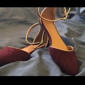 Women’s Closed-toe Flats